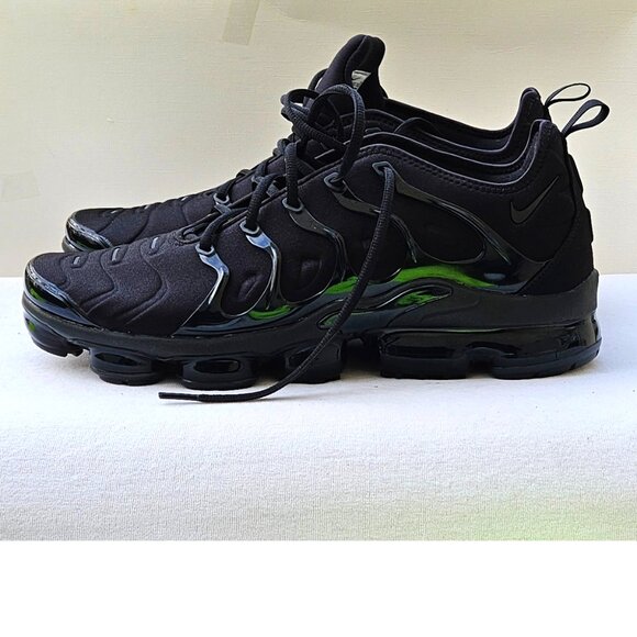 Size 13 - Nike Vapormax Plus - Triple Black Dark Gray - Picture 2 of 7